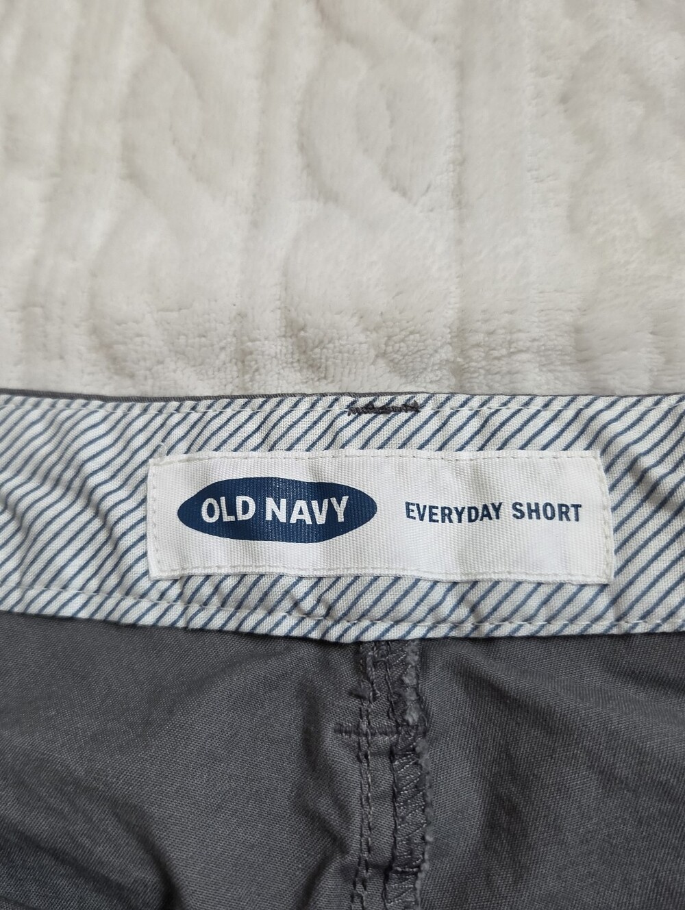 Old Navy Everyday Short Summer Vacation Casual Gray Shorts Size 6 - Picture 3 of 4